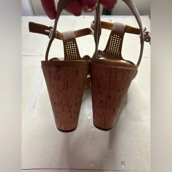 Franco Sarto Clinton2 Wedge Sandals Taupe Open Toe Perforated Cork Size 10 - Picture 4 of 7